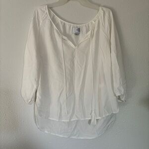 Lightweight dainty blouse white with v-neck